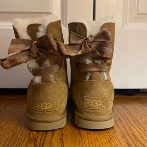 kids brown uggs w/ sparkle bows! BRAND NEW NEVER WORN!